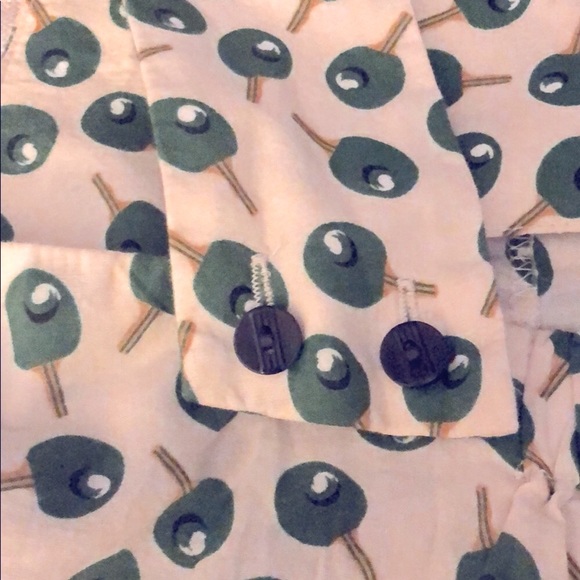 Sleeveless Blouse. Tank. - Picture 4 of 5